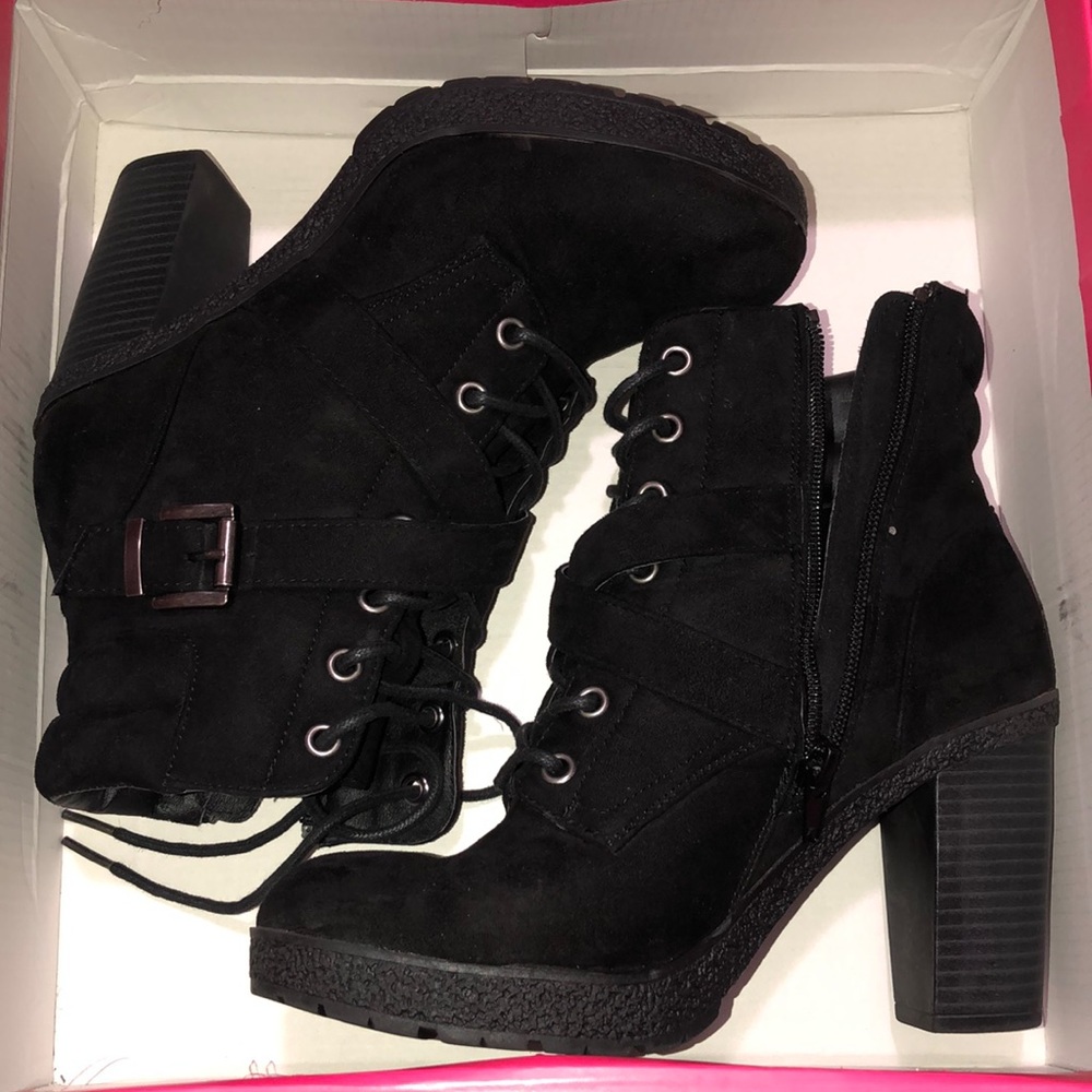 Just Fab Women Heeled Boots